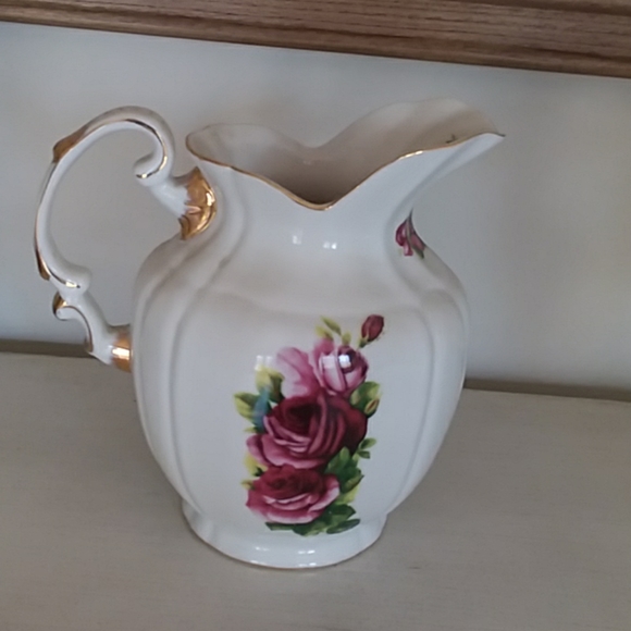 Pretty  Pitcher and  Wash Bowl. - Picture 2 of 6